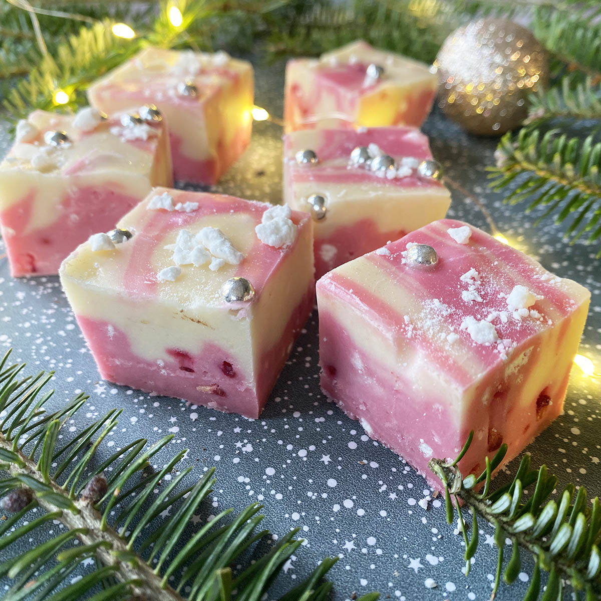 Eton mess fudge | Red berries & Meringue
