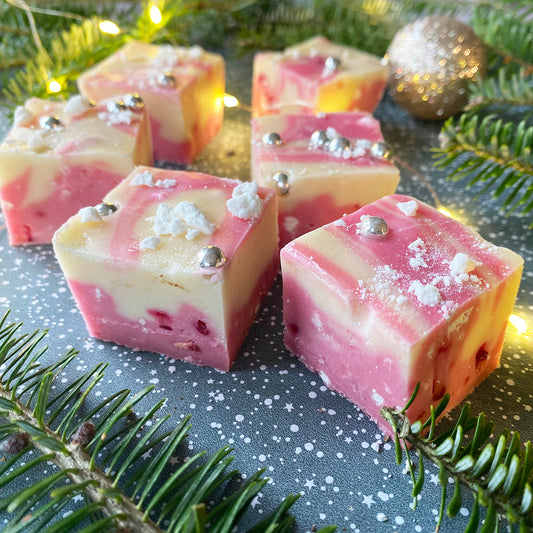 Eton mess fudge | Red berries & Meringue